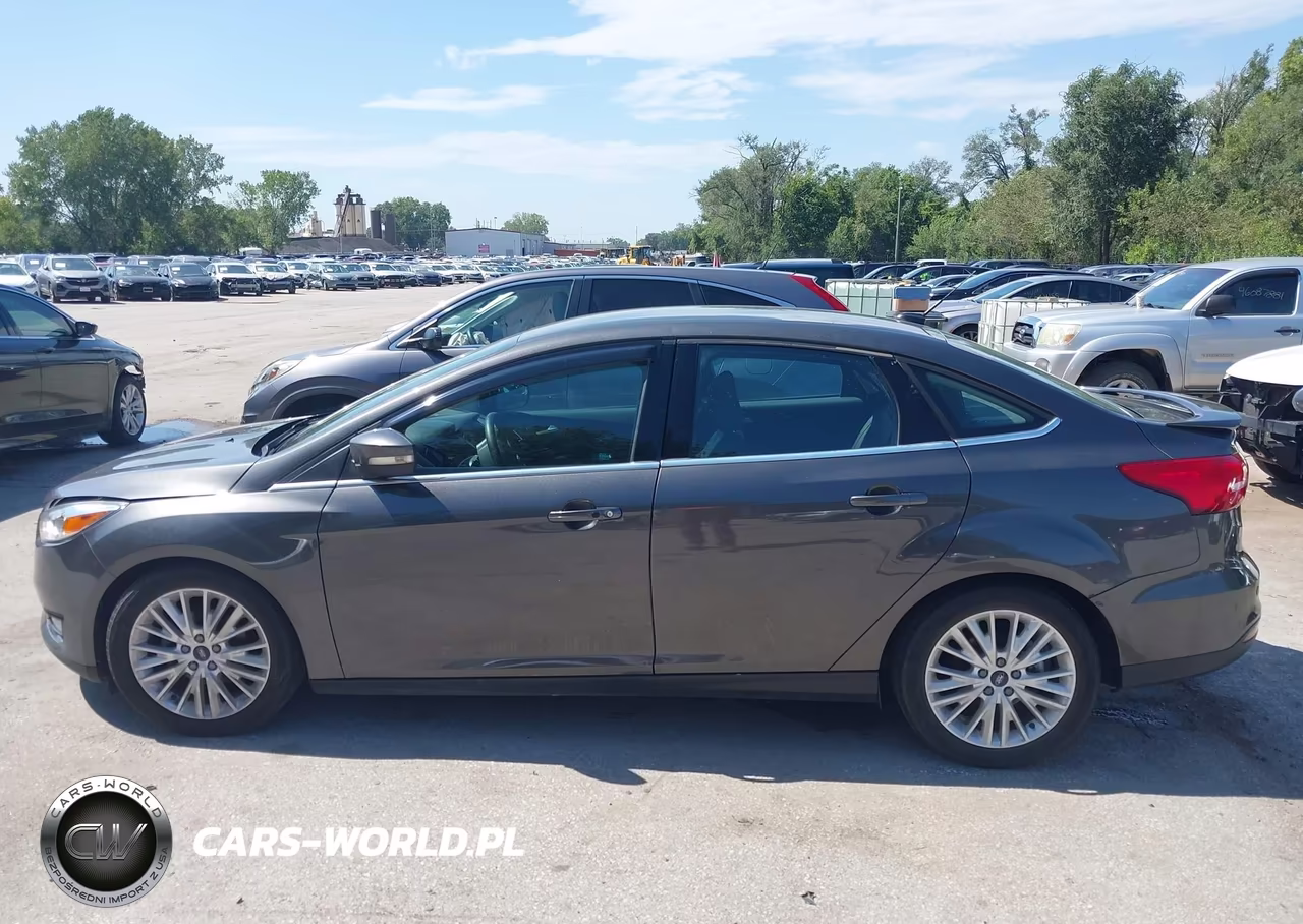 2015 Ford Focus Titanium VIN:1FADP3J28FL323935 - 14