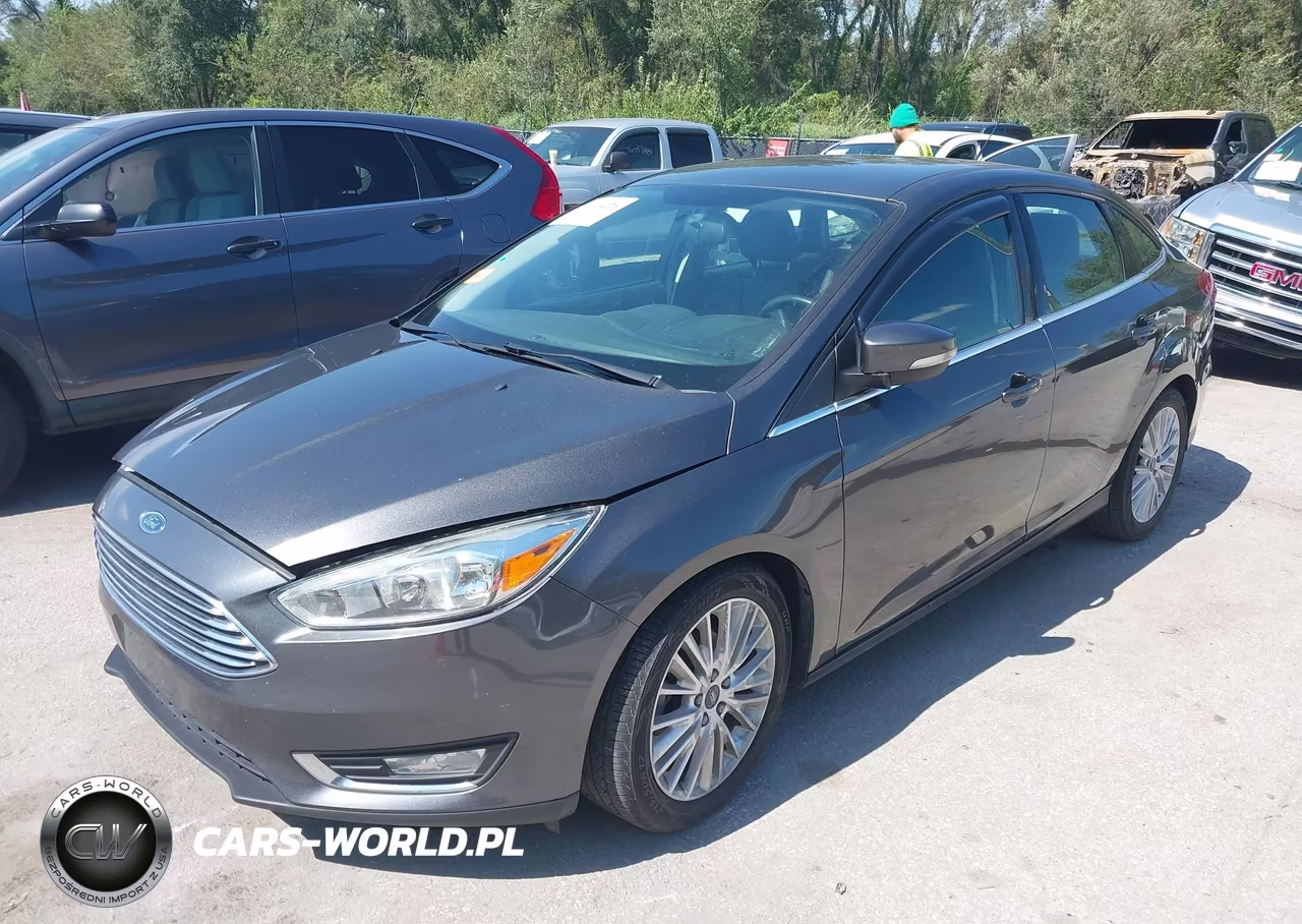 2015 Ford Focus Titanium VIN:1FADP3J28FL323935 - 2
