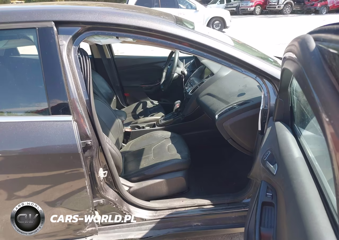 2015 Ford Focus Titanium VIN:1FADP3J28FL323935 - 5