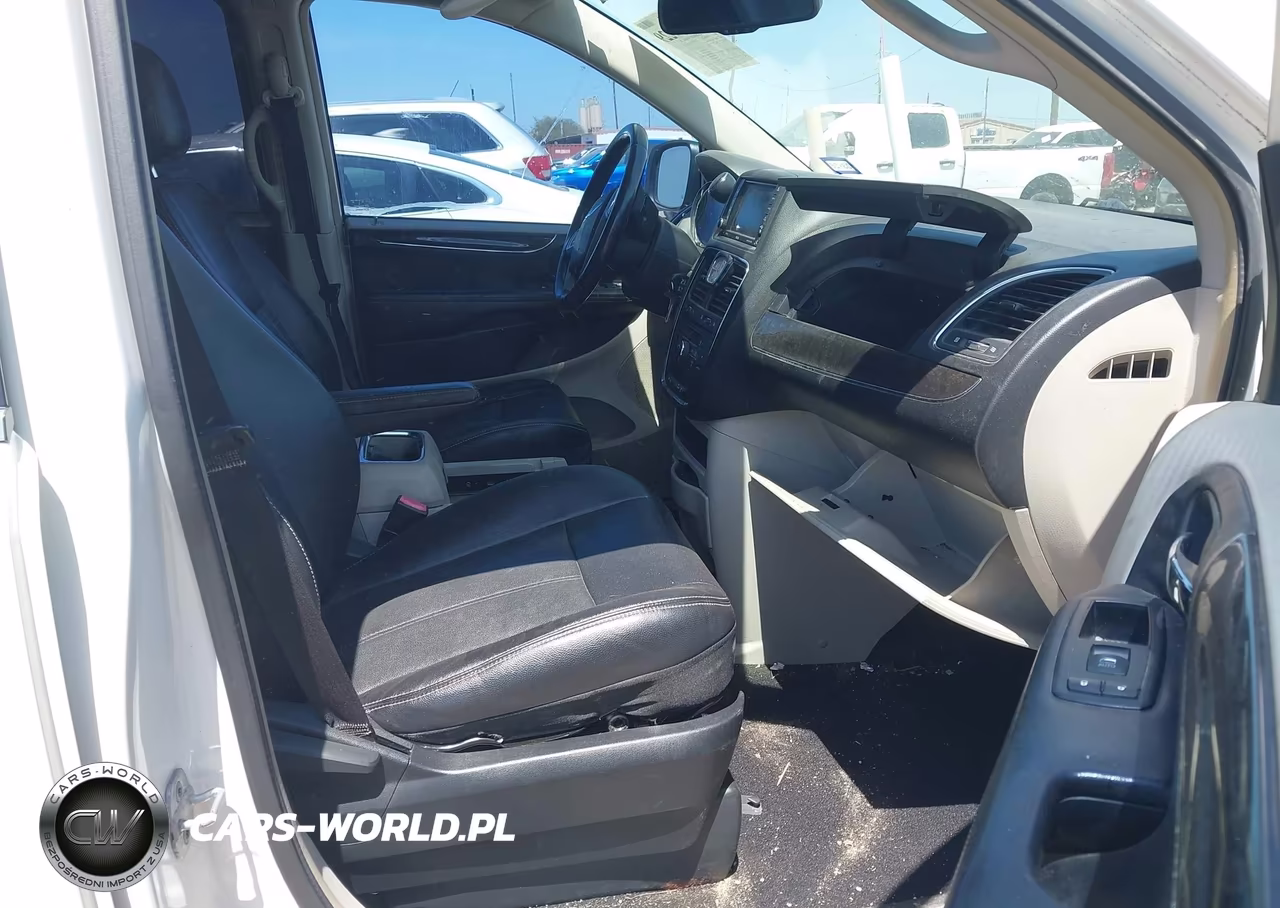 2013 Chrysler Town & Country Touring VIN:2C4RC1BG7DR517869 - 5