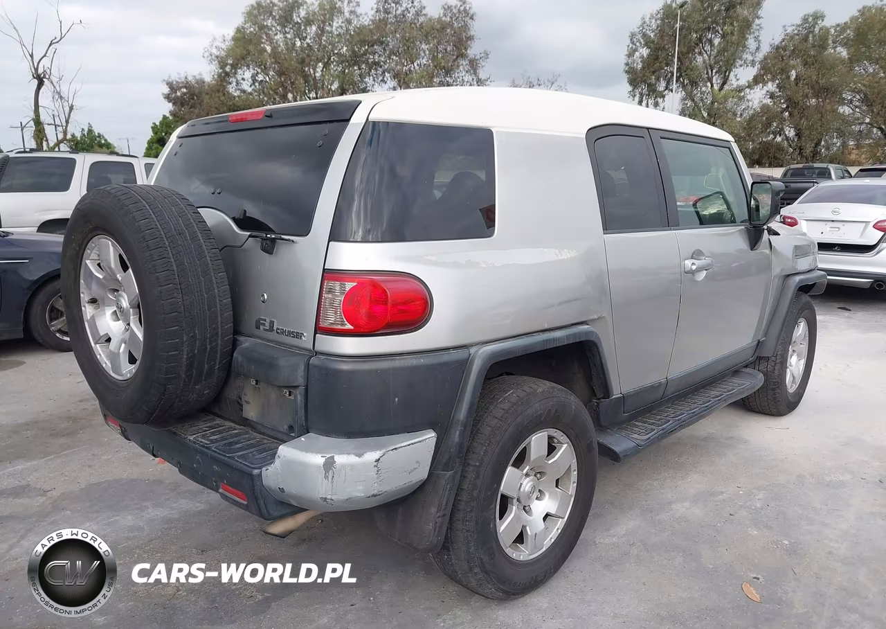 2007 Toyota Fj Cruiser VIN:JTEZU11F470007415 - 4
