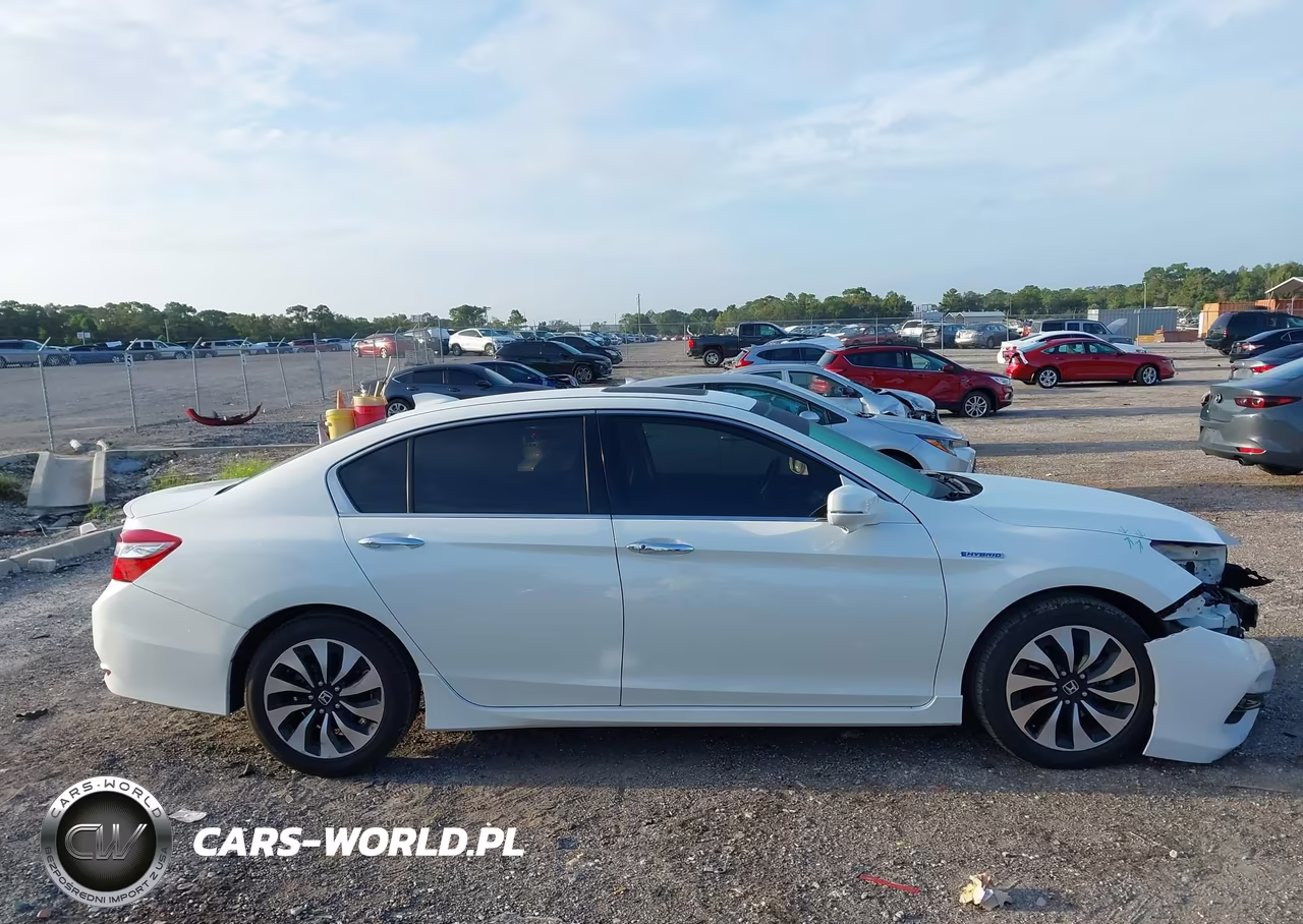 2017 Honda Accord Hybrid Touring VIN:JHMCR6F70HC028285 - 13