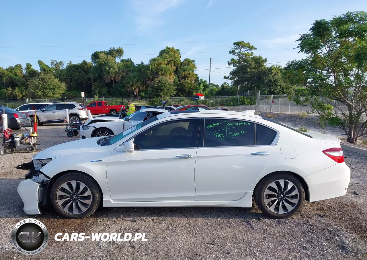 2017 Honda Accord Hybrid Touring VIN:JHMCR6F70HC028285 - 14
