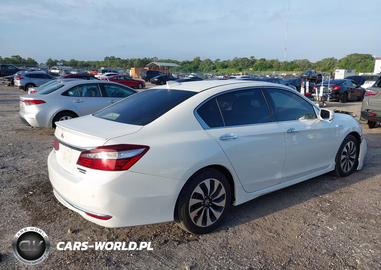 2017 Honda Accord Hybrid Touring VIN:JHMCR6F70HC028285 - 4