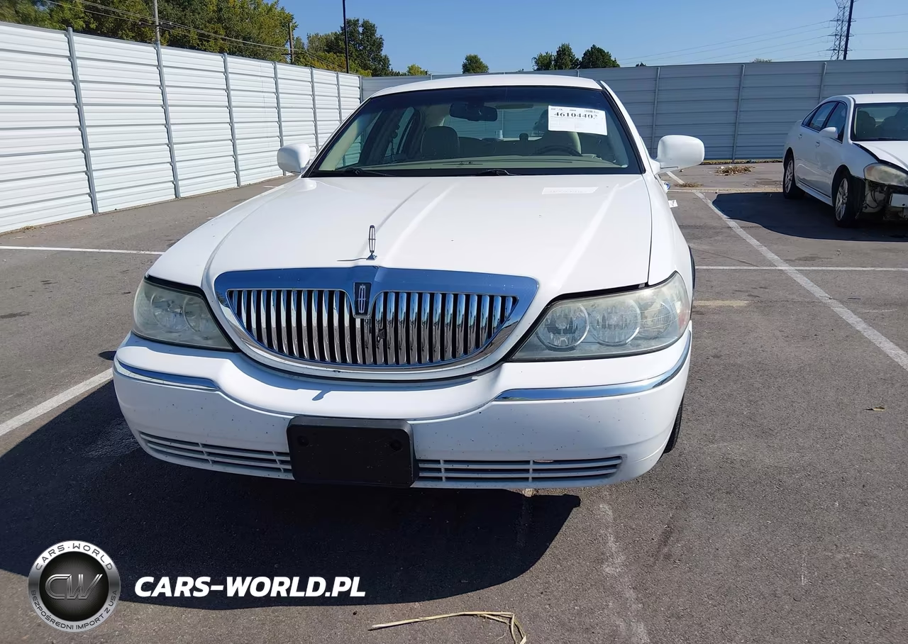 2007 Lincoln Town Car Signature Limited VIN:1LNHM82W07Y600726 - 12