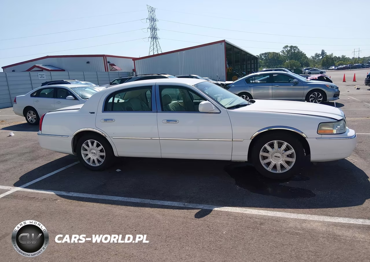 2007 Lincoln Town Car Signature Limited VIN:1LNHM82W07Y600726 - 13