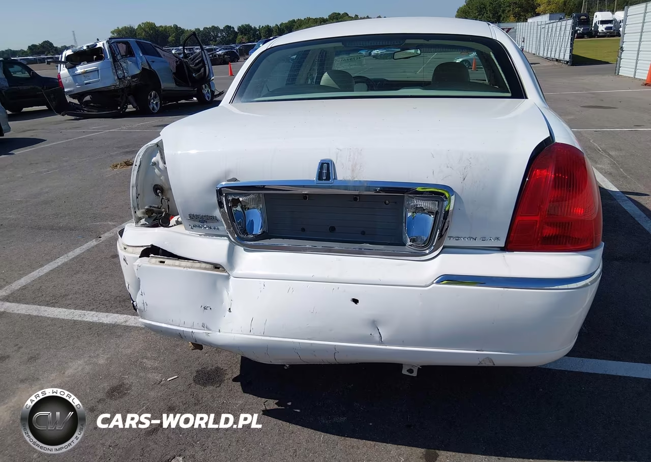 2007 Lincoln Town Car Signature Limited VIN:1LNHM82W07Y600726 - 16