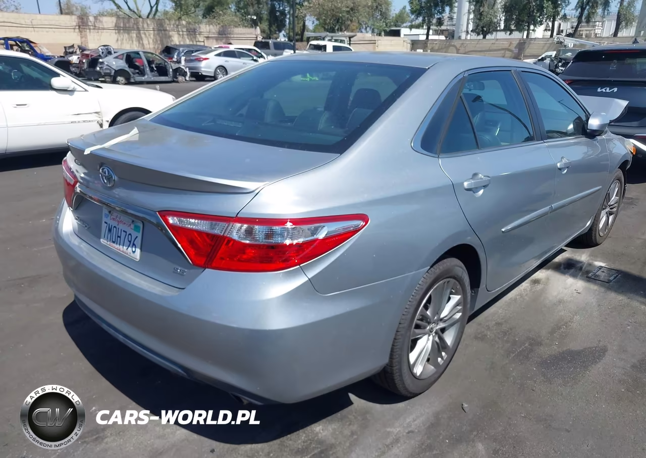 2015 Toyota Camry Se VIN:4T1BF1FK2FU994265 - 4