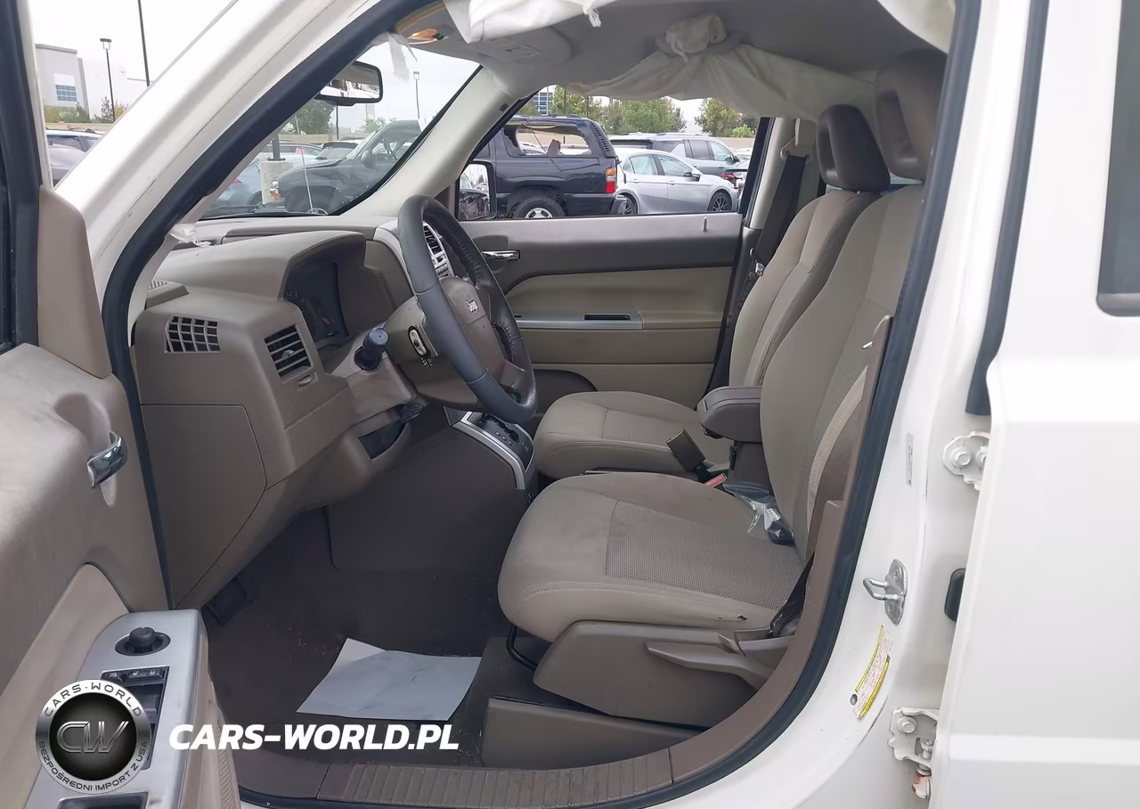 2008 Jeep Patriot Sport VIN:1J8FT28W78D521400 - 5