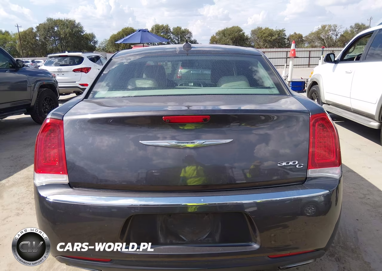 2016 Chrysler 300C VIN:2C3CCAEG5GH243359 - 17