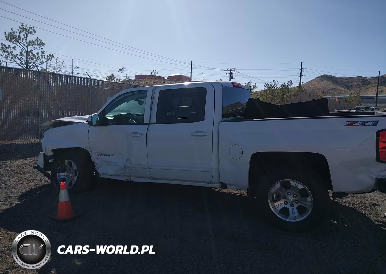 2018 Chevrolet Silverado 1500 2Lt VIN:3GCUKRECXJG110568 - 14