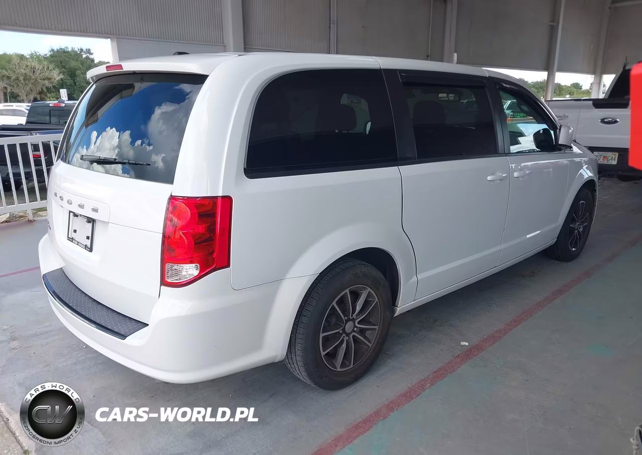 2019 Dodge Grand Caravan Sxt VIN:2C4RDGCG4KR504590 - 4