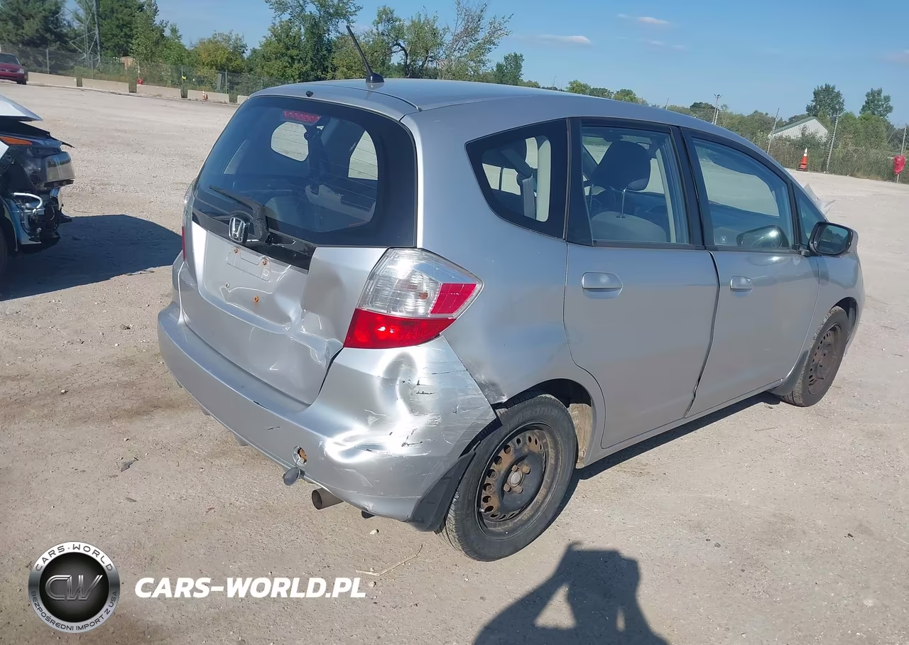 2013 Honda Fit VIN:JHMGE8H36DC052801 - 4