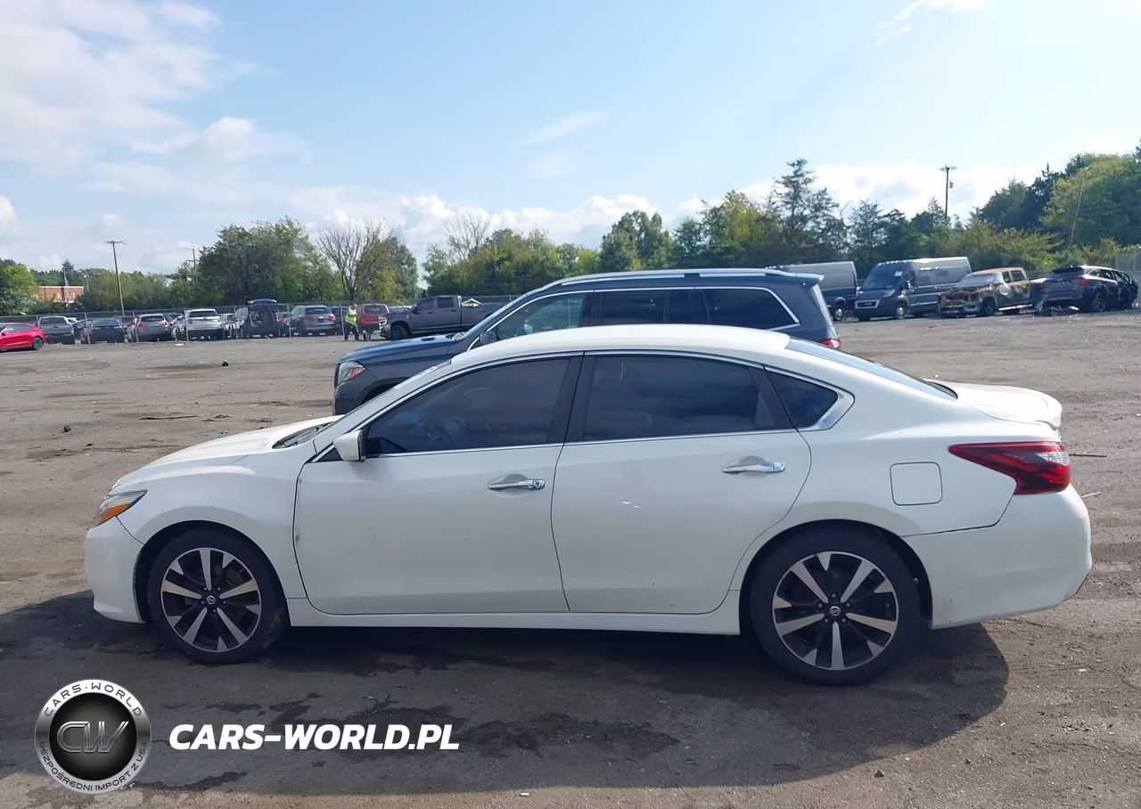 2018 Nissan Altima 2.5 Sr VIN:1N4AL3AP3JC113018 - 14