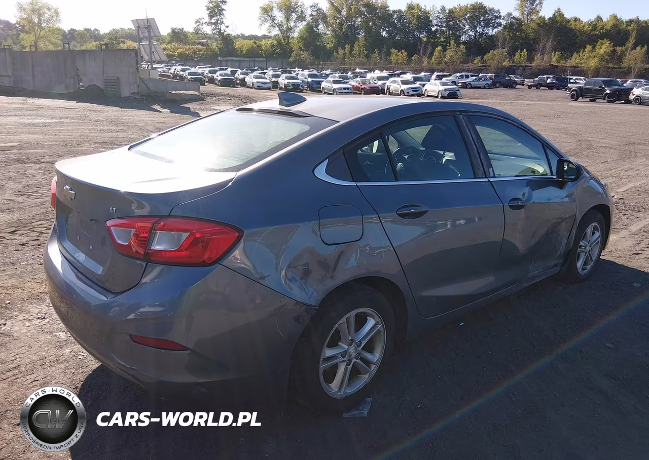 2018 Chevrolet Cruze Lt Auto VIN:1G1BE5SM6J7221157 - 4