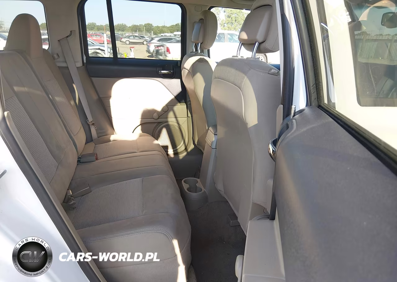 2016 Jeep Patriot Sport VIN:1C4NJPBB8GD776986 - 8