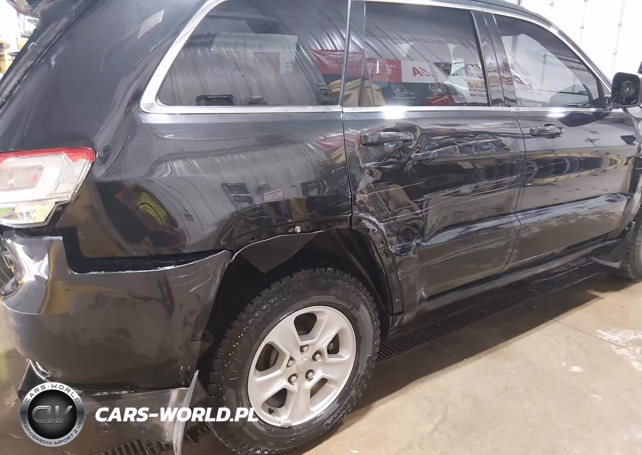 2015 Jeep Grand Cherokee Laredo VIN:1C4RJFAG5FC675028 - 18