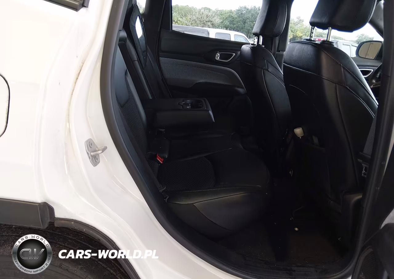 2025 Jeep Compass Latitude 4X4 VIN:3C4NJDBN9ST609046 - 8