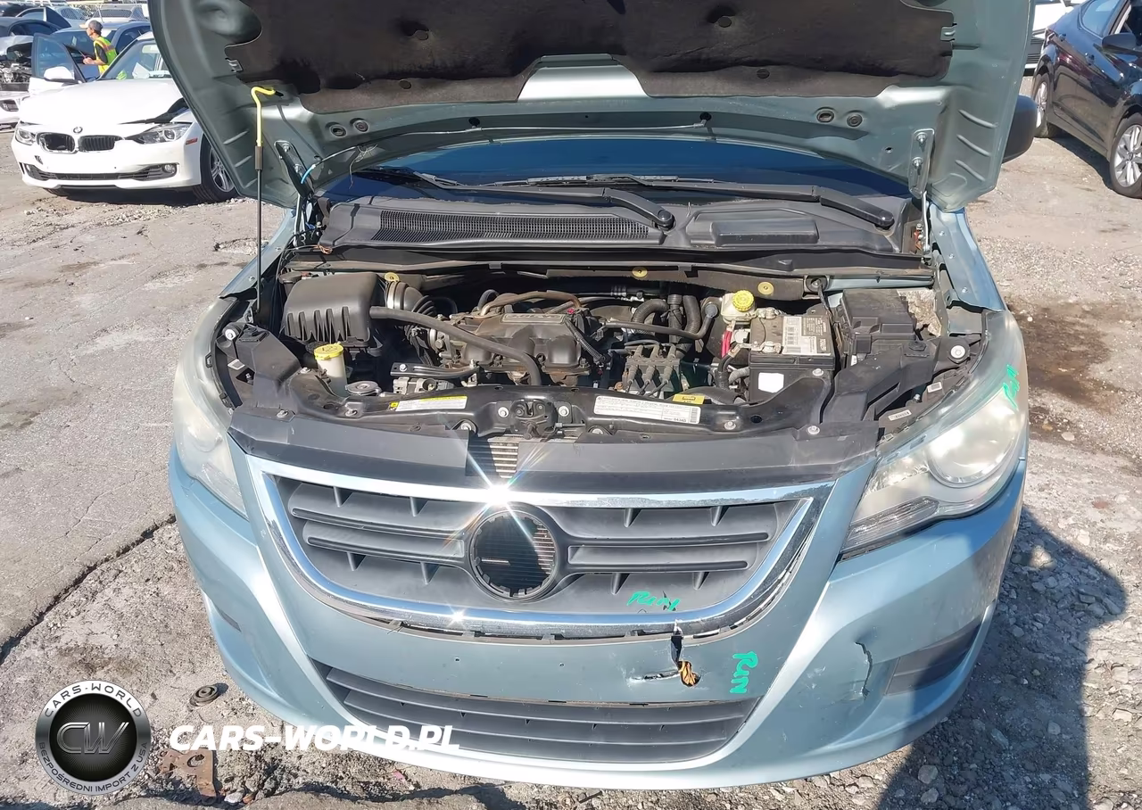 2010 Volkswagen Routan S VIN:2V4RW4D10AR209171 - 10