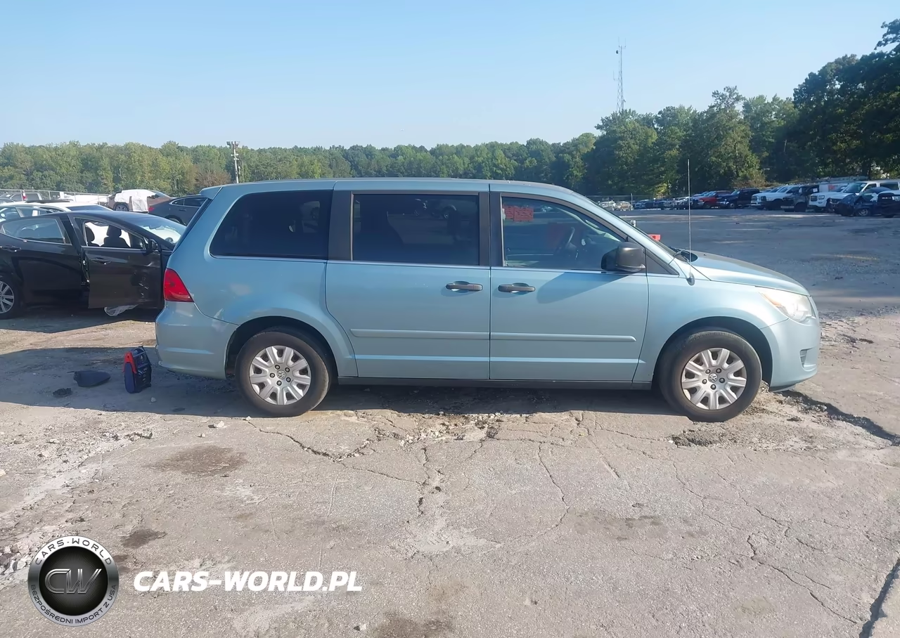 2010 Volkswagen Routan S VIN:2V4RW4D10AR209171 - 13