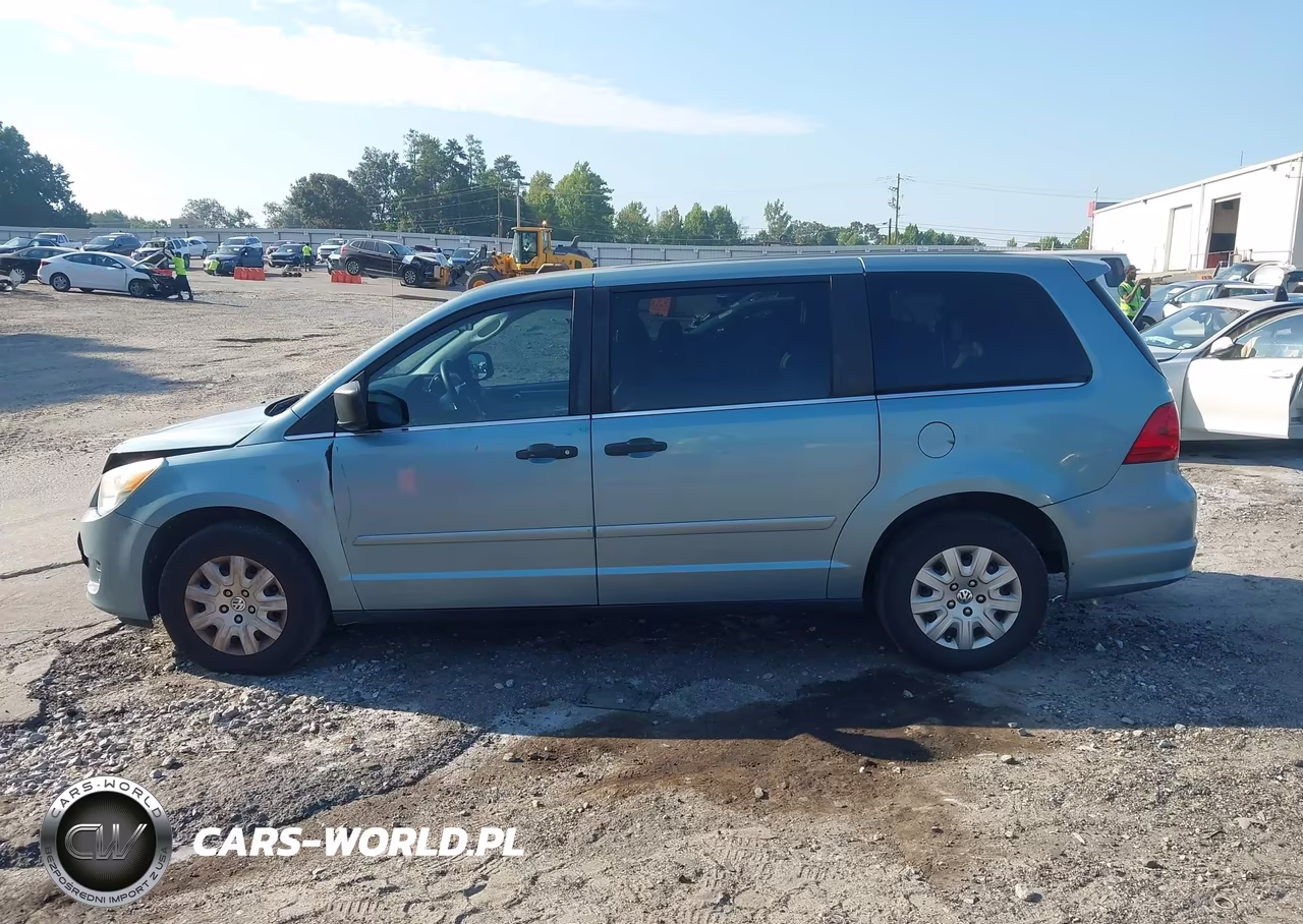 2010 Volkswagen Routan S VIN:2V4RW4D10AR209171 - 14