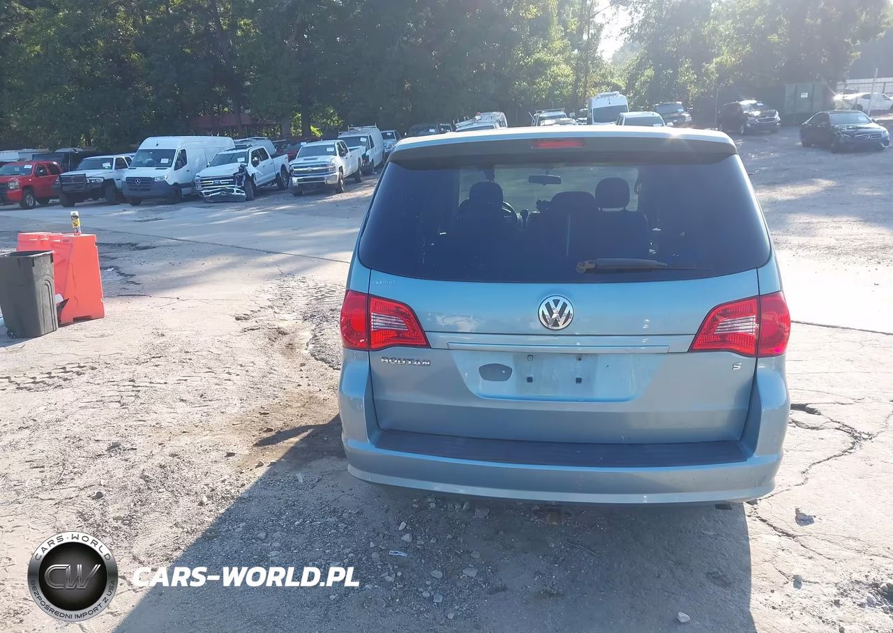2010 Volkswagen Routan S VIN:2V4RW4D10AR209171 - 16