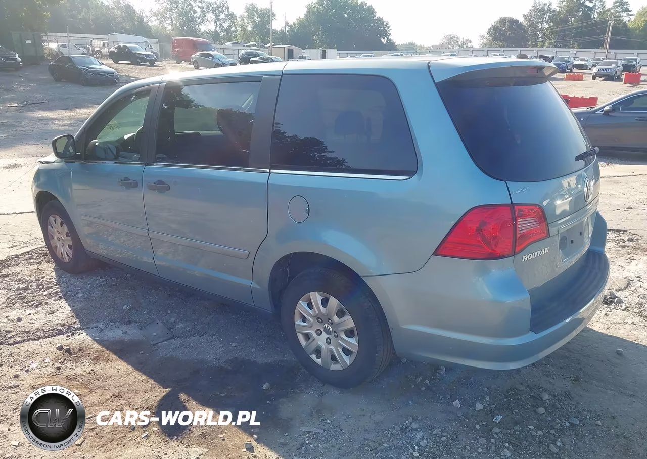2010 Volkswagen Routan S VIN:2V4RW4D10AR209171 - 3