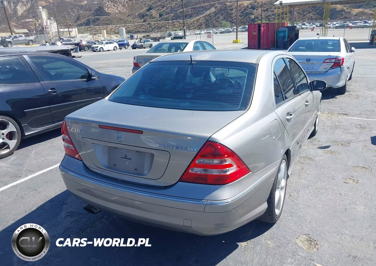 2005 Mercedes-Benz C 230 Kompressor Sport VIN:WDBRF40J15F611051 - 4