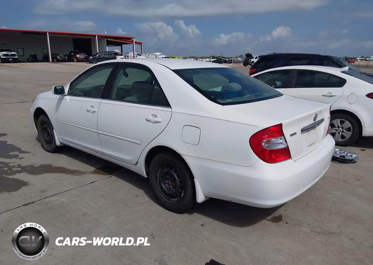2004 Toyota Camry Le VIN:4T1BE32K24U343798 - 3