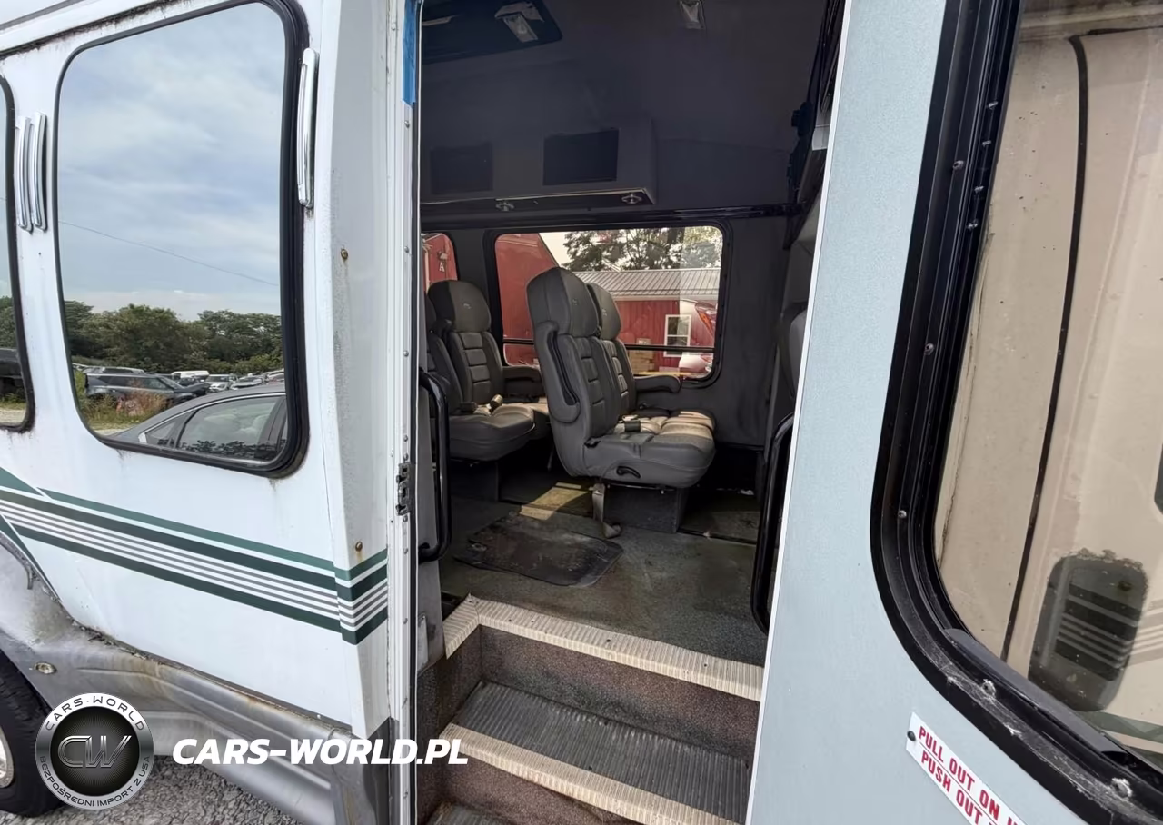 2007 Chevrolet Express Bus VIN:1GBJG31U371138370 - 11