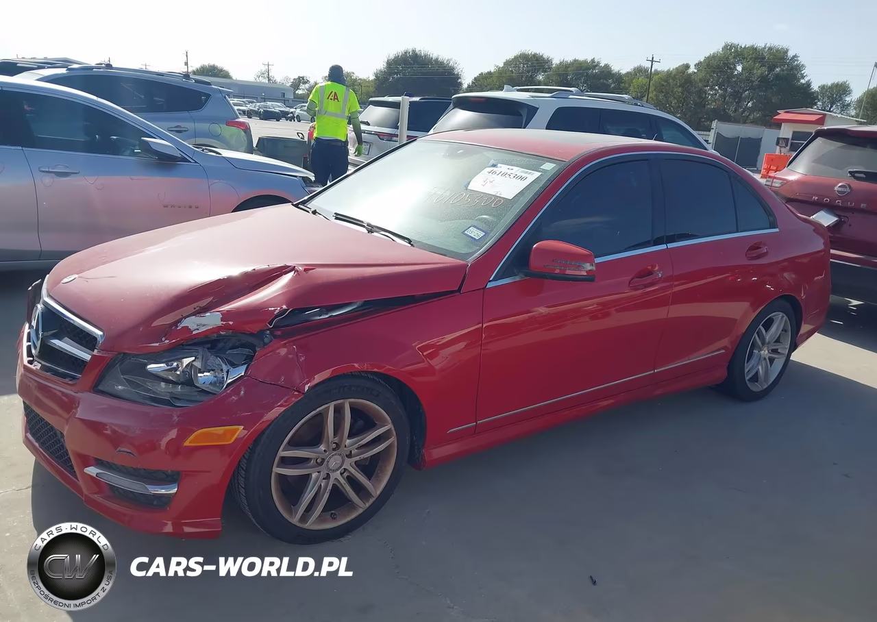 2013 Mercedes-Benz C 250 Sport VIN:WDDGF4HB6DA785611 - 13