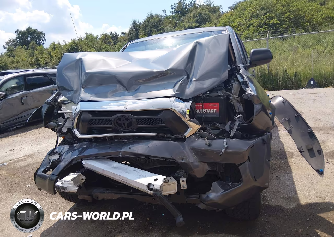 2015 Toyota Tacoma Base V6 VIN:3TMLU4EN8FM196918 - 12