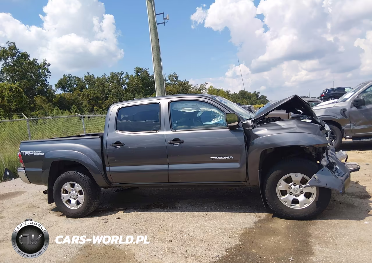 2015 Toyota Tacoma Base V6 VIN:3TMLU4EN8FM196918 - 13