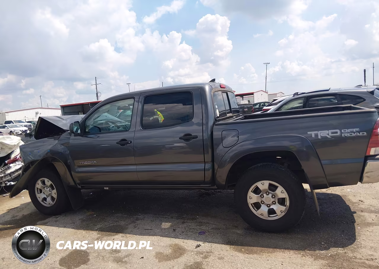 2015 Toyota Tacoma Base V6 VIN:3TMLU4EN8FM196918 - 14