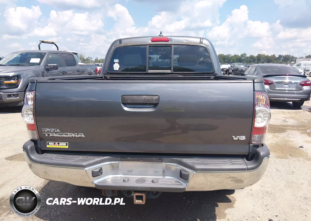 2015 Toyota Tacoma Base V6 VIN:3TMLU4EN8FM196918 - 16