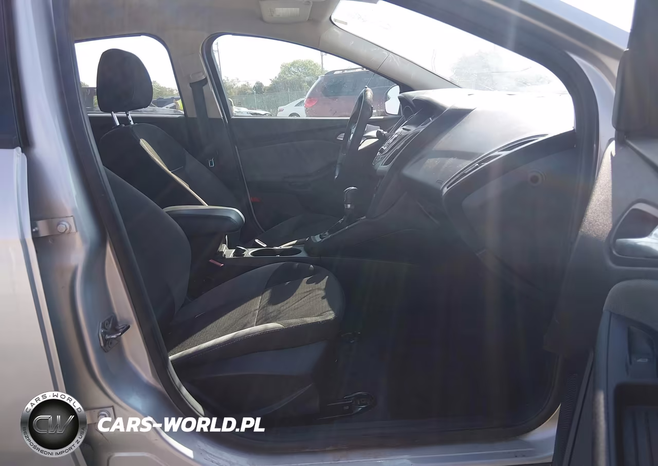 2013 Ford Focus Se VIN:1FADP3K25DL143811 - 5