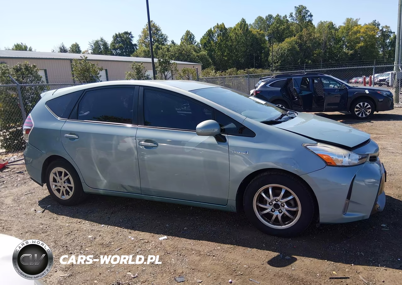 2015 Toyota Prius V Three VIN:JTDZN3EU5FJ020057 - 13