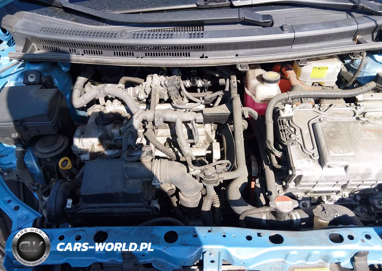 2016 Toyota Prius C Two VIN:JTDKDTB35G1116384 - 10