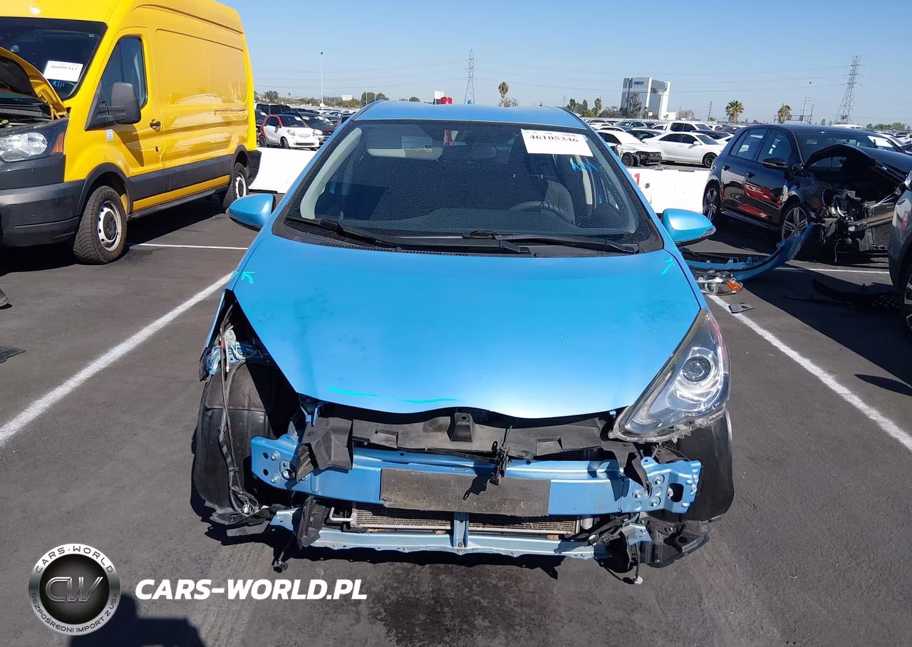 2016 Toyota Prius C Two VIN:JTDKDTB35G1116384 - 13