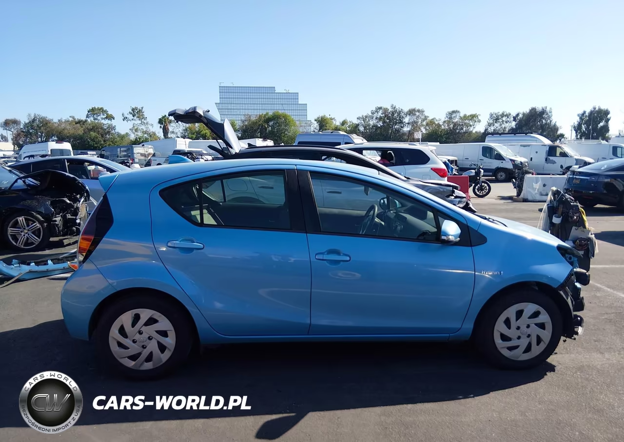 2016 Toyota Prius C Two VIN:JTDKDTB35G1116384 - 14