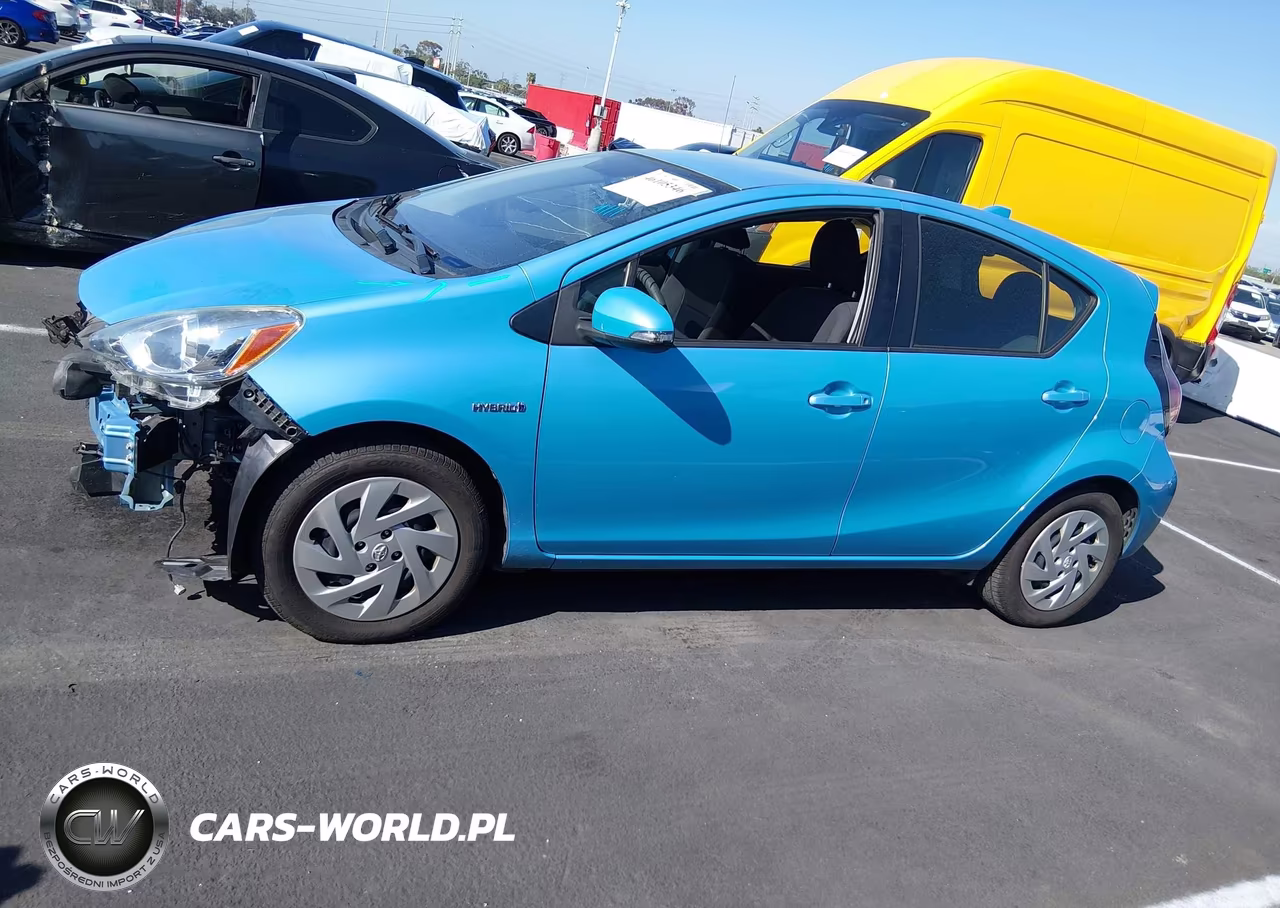 2016 Toyota Prius C Two VIN:JTDKDTB35G1116384 - 15