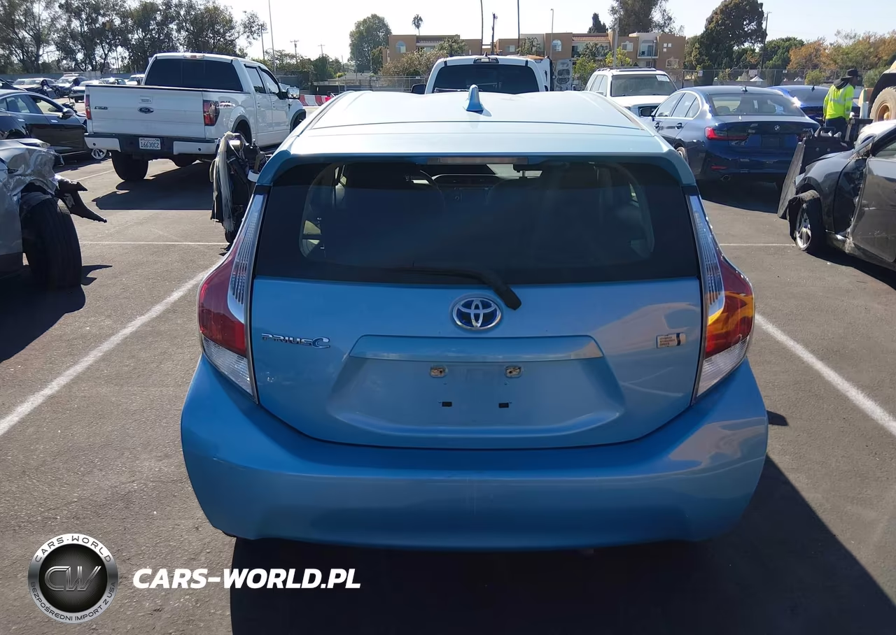 2016 Toyota Prius C Two VIN:JTDKDTB35G1116384 - 17