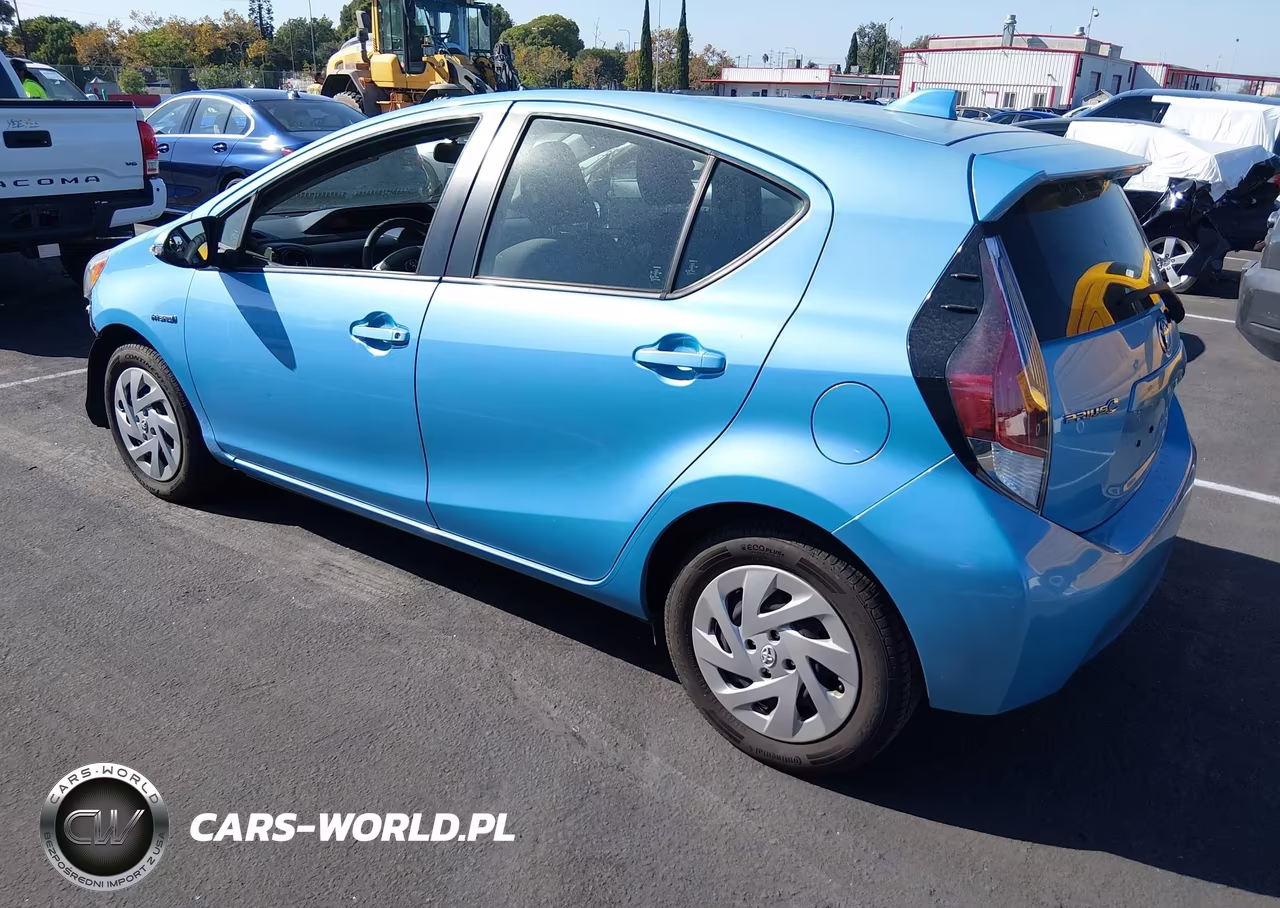 2016 Toyota Prius C Two VIN:JTDKDTB35G1116384 - 3