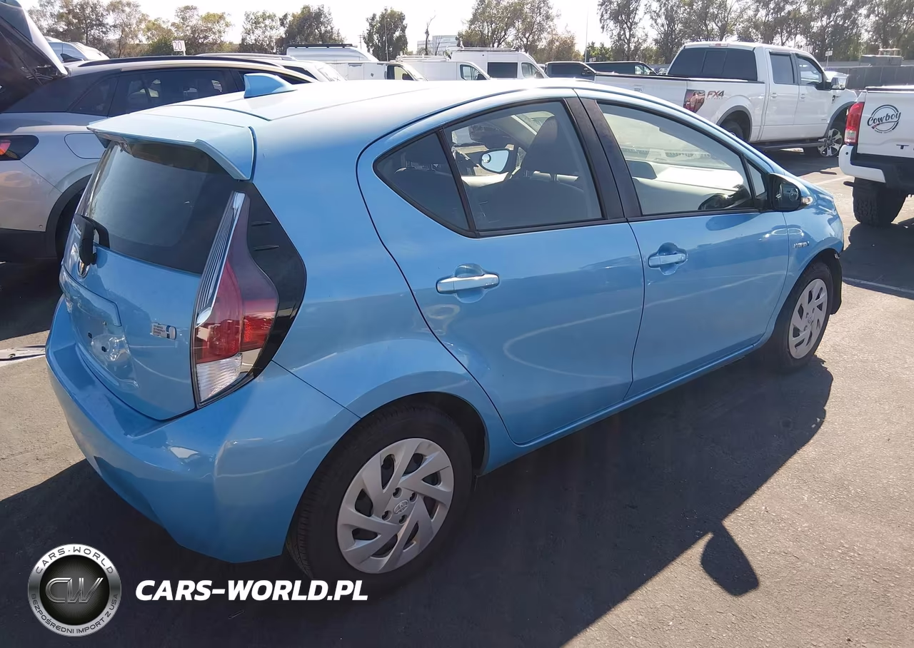 2016 Toyota Prius C Two VIN:JTDKDTB35G1116384 - 4
