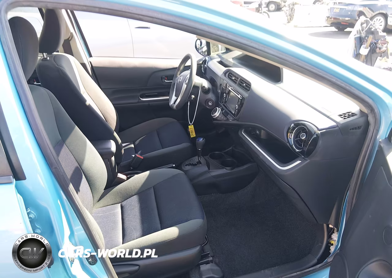 2016 Toyota Prius C Two VIN:JTDKDTB35G1116384 - 5