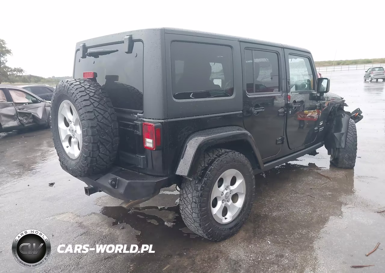 2014 Jeep Wrangler Unlimited Sahara VIN:1C4BJWEG4EL163755 - 4