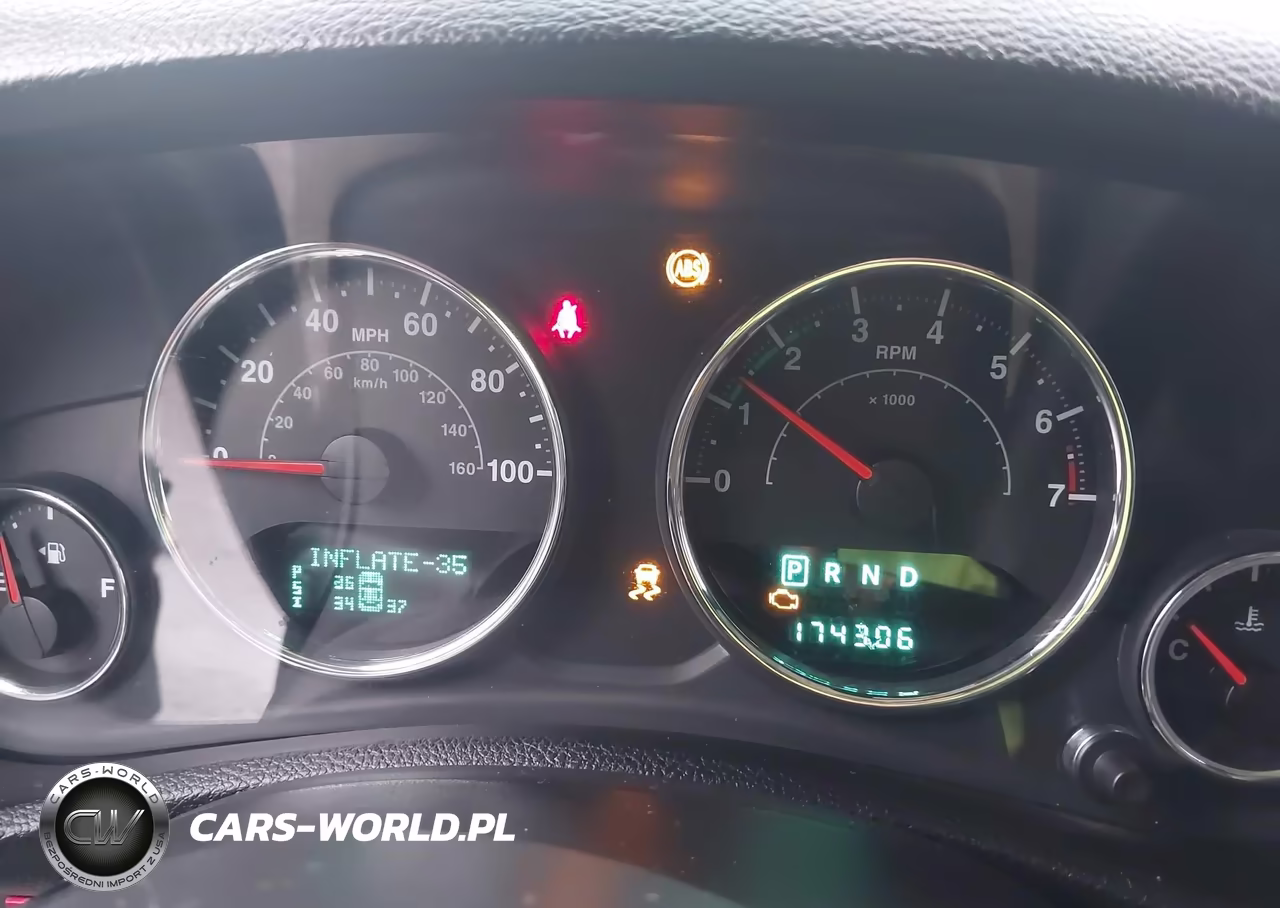 2014 Jeep Wrangler Unlimited Sahara VIN:1C4BJWEG4EL163755 - 7