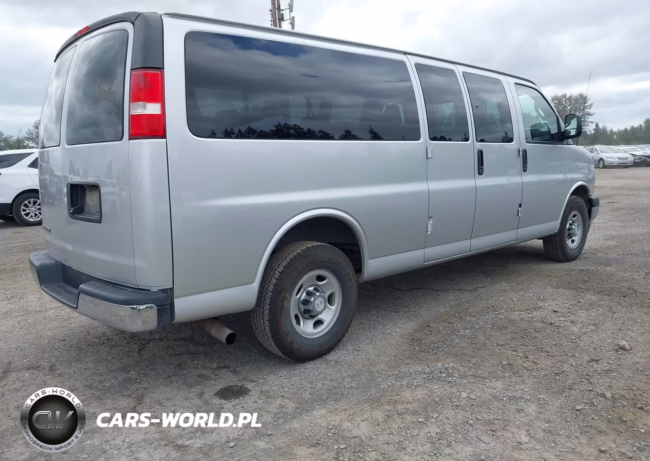 2017 Chevrolet Express 3500 Lt VIN:1GAZGPFG8H1109918 - 4