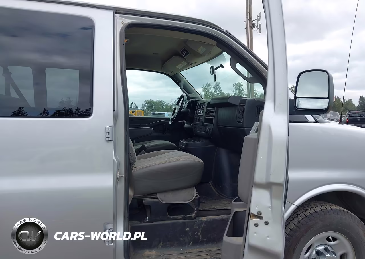 2017 Chevrolet Express 3500 Lt VIN:1GAZGPFG8H1109918 - 5