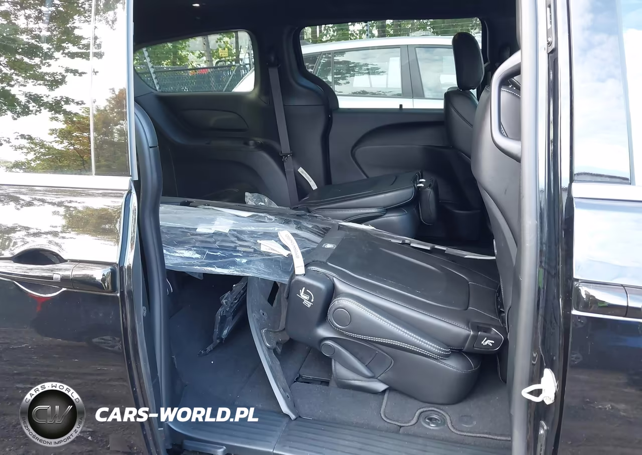 2027 Chrysler Pacifica VIN:2C4RC1BG3VR552801 - 8
